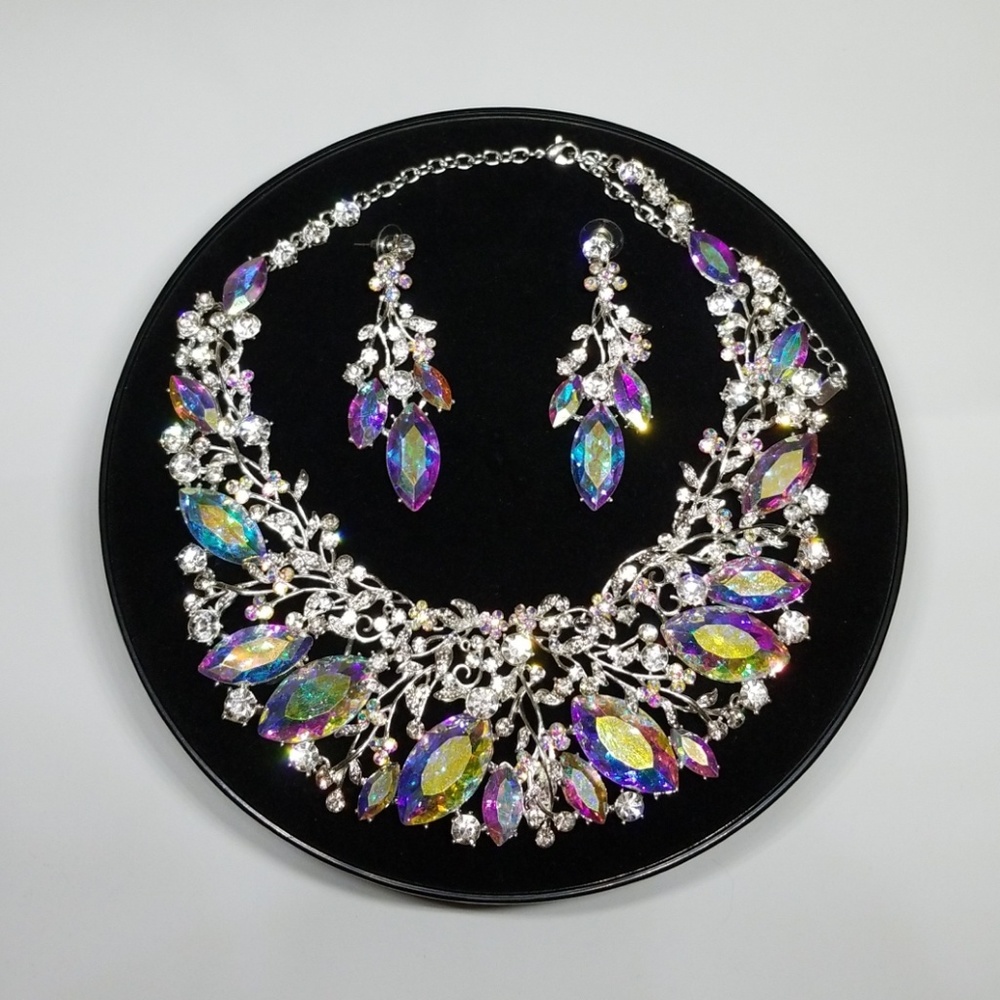 ELEGANT COSTUME JEWELRY 2PC NECKLACE/EARRINGS